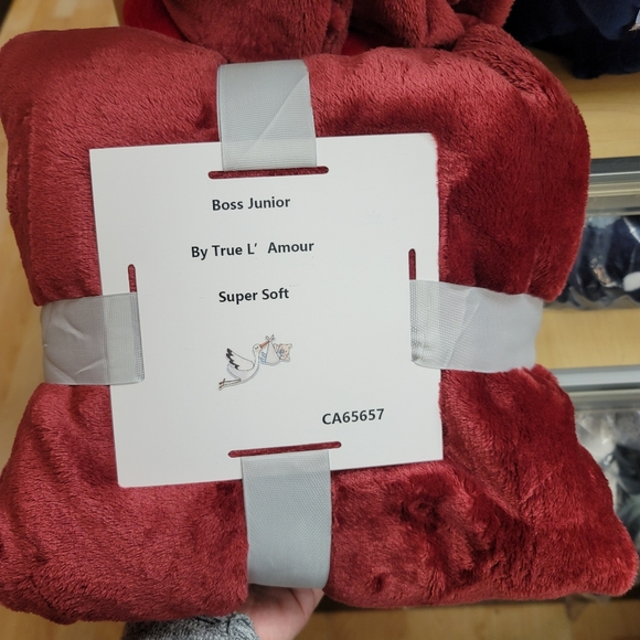 Baby blanket plush velvet like burgundy color - Picture 3 of 4
